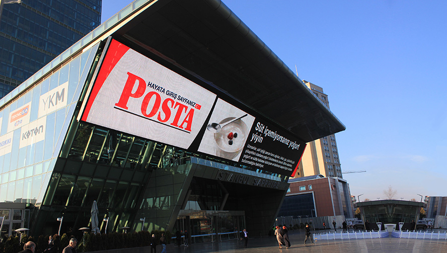 Outdoor full color LED screen on the tallest building in Turkey