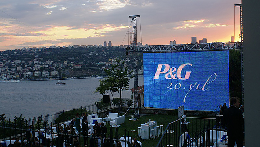 Gtek LED Curtain Screen graces A cocktail party in Turkey