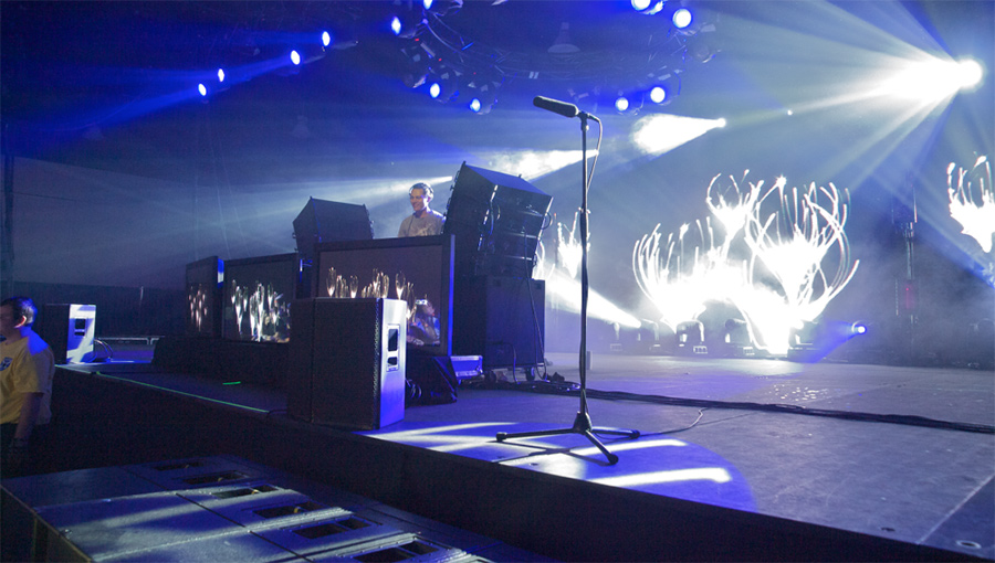 Gtek Flexible LED display InnoPix S05 Graces the Tiesto DJ show in USA